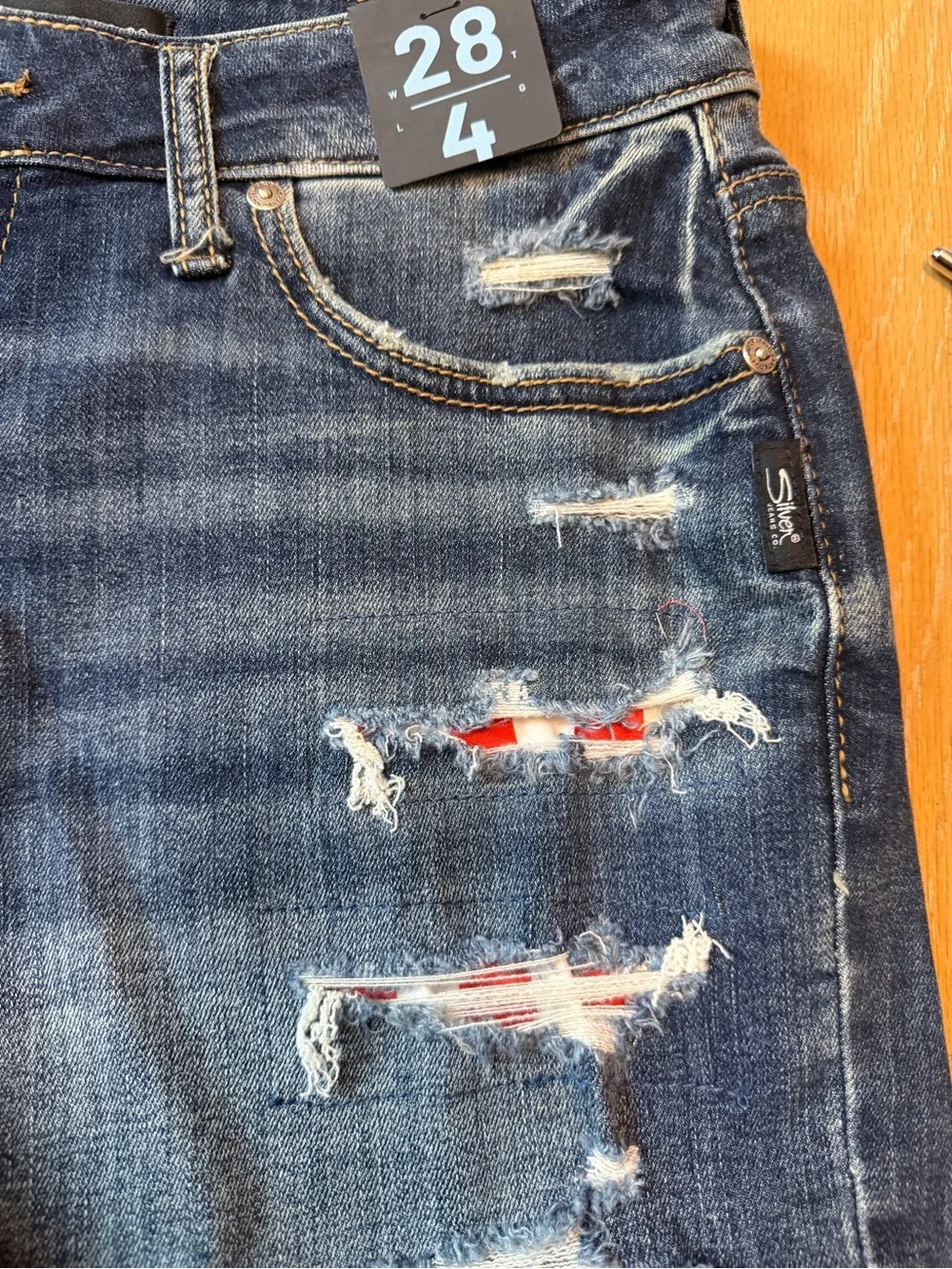 Silver Jeans Suki Shorts W28 NWT Distressed Flag Patch Raw Hem Denim
